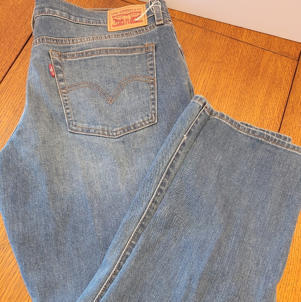 Women's Levi's Boyfriend size 31 cropped